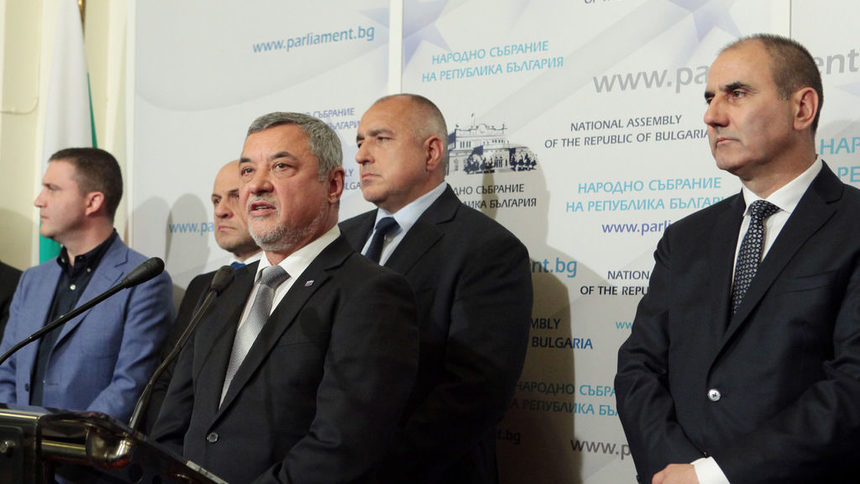 Управленската програма на ГЕРБ и "Обединените патриоти" бе разписана в символичните 21 страници. Владислав Горанов, Томислав Дончев, Бойко Борисов, Валери Симеонов и Цветан Цветанов