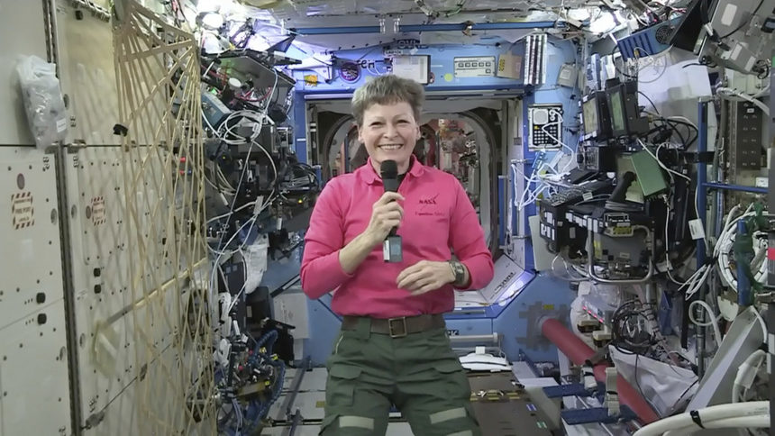 Астронавтката Пеги Уитсън постави рекорд за най-дълъг престой на американец в Космоса