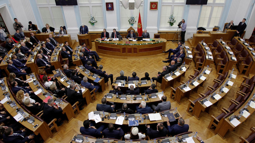 Парламентът на Черна гора одобри членството ѝ в НАТО, опозицията протестира
