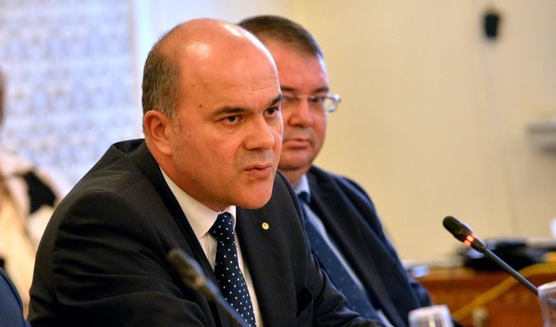 Министърът на социалната политика Бисер Петков