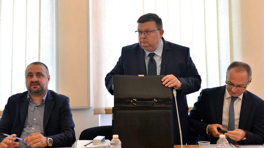 Главният прокурор Сотир Цацаров и председателят на ВКС Лозан Панов са членове по право на ВСС и ще бъдат част и от следващия му състав
