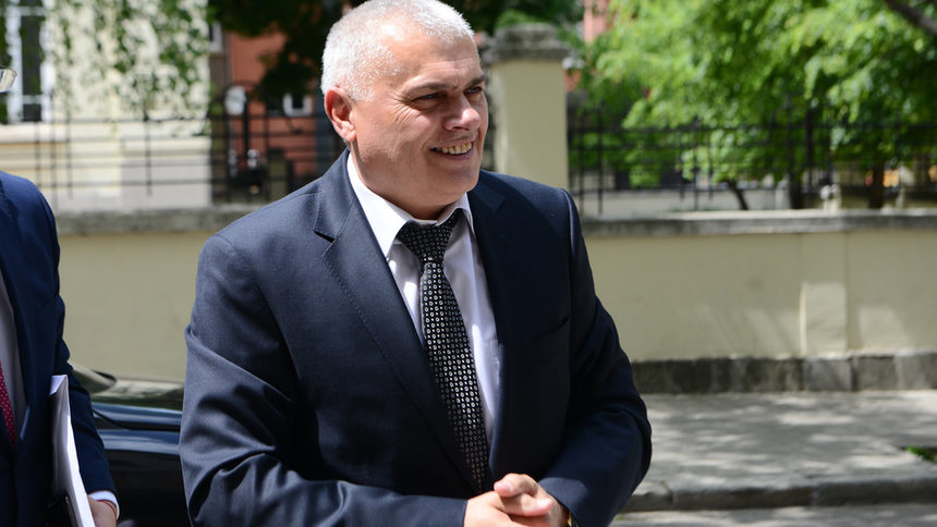 Министър Валентин Радев