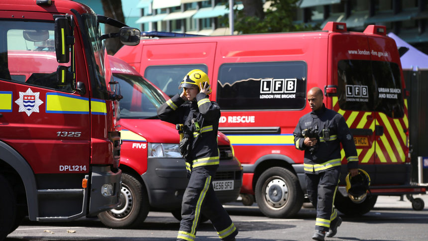 Пожарът в Лондон е причинен от фризер, възпламенил облицовката на блока