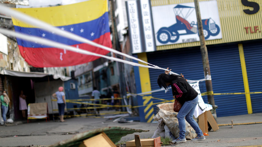 Защо венецуелците се страхуват от службите си