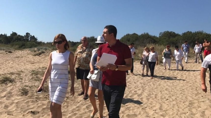 Кметът на Царево Георги Лапчев в дясно.