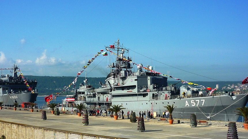На 12 и 13 август на Морска гара варненци ще могат да се качат и да разгледат кораби на Военноморските сили от 10 до 15 часа.