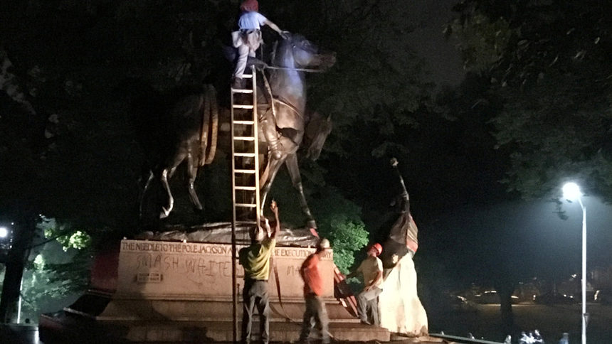 Балтимор бързо демонтира 4 статуи на военни от Конфедерацията