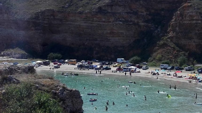 Унищожаването на плажа Болата край Калиакра продължава заради безсилие на екоминистерството