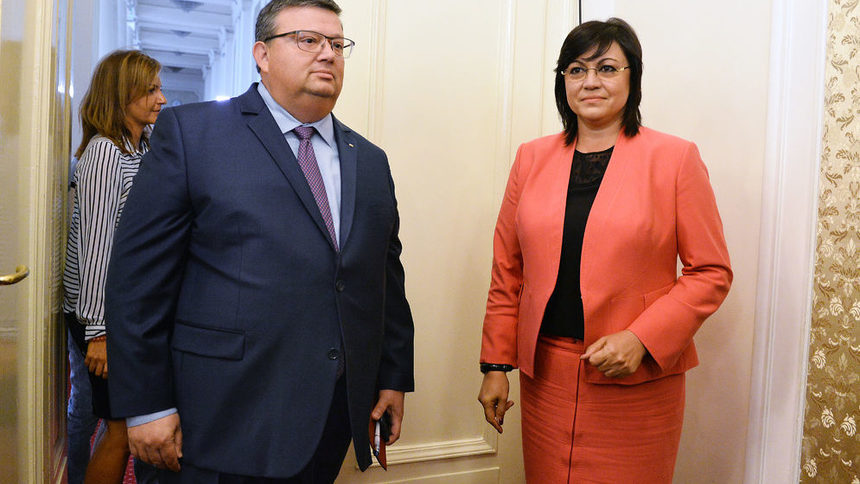 Цацаров в началото на срещата с БСП