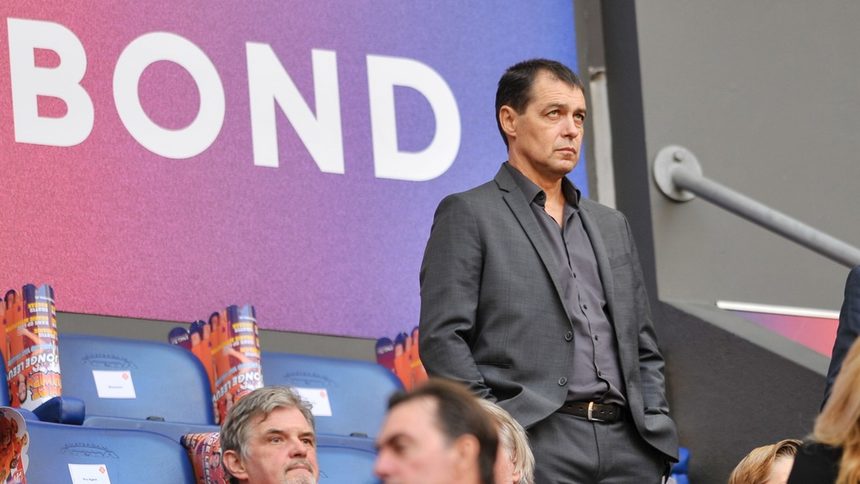 Хубчев каза, че темата с отдадеността на някои футболисти е "много сериозна и това ще проличи"