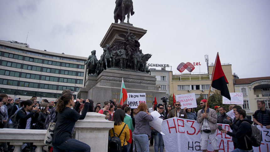 Снимката е от протеста на съкратени работници в началото на септември.