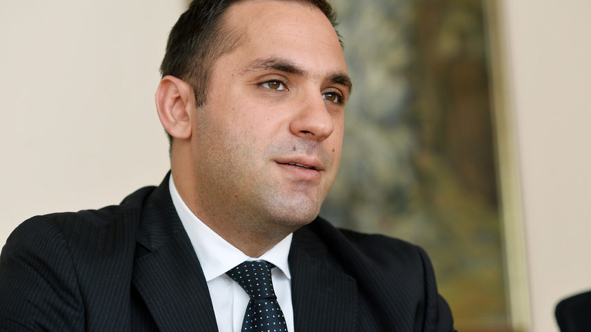 "Дунарит" все още е собственост на Цветан Василев, обяви министърът на икономиката