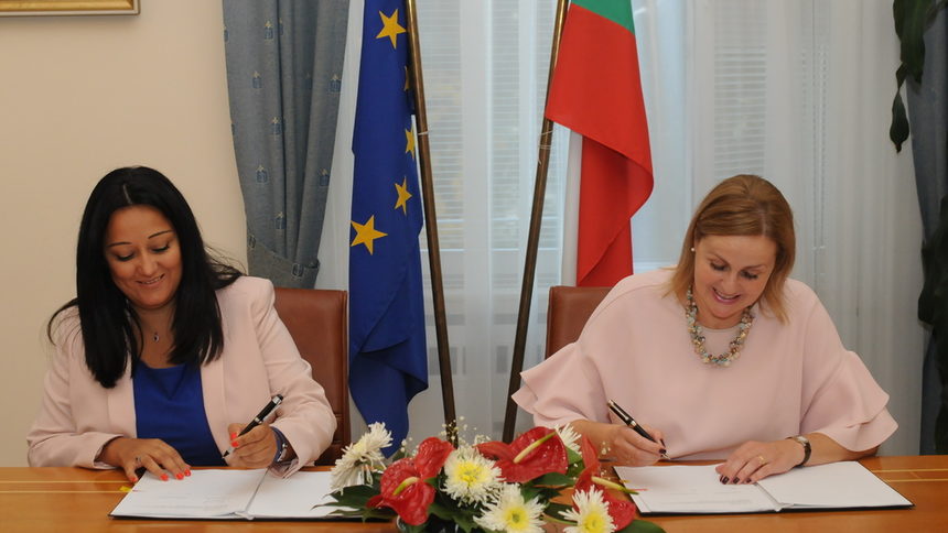 За председателството България подписа договор с най-голямата служба за устни преводи в света