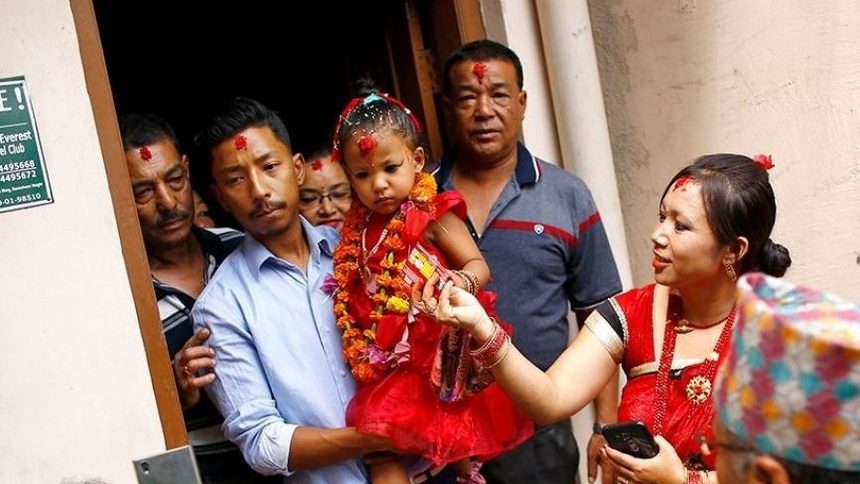 Момиче на три години е новата жива богиня на Непал