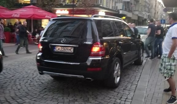 Шофьор на джип &quot;Мерцедес&quot; беше паркирал колата си по средата на бул.&quot;Витоша&quot; и ул.&quot;Денкооглу&quot; на 5.10. към 19:00 ч.