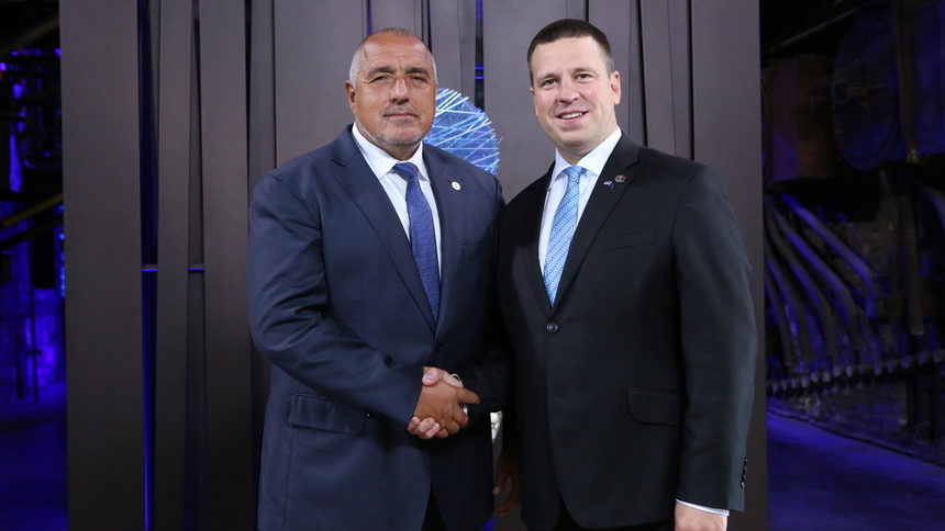 Премиерът Бойко Борисов с естонския си колега Юри Ратас по време на среща на върха в Талин.