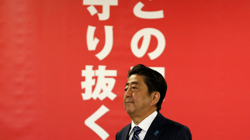Шиндзо Абе спечели гласовете, но не и сърцата на японците