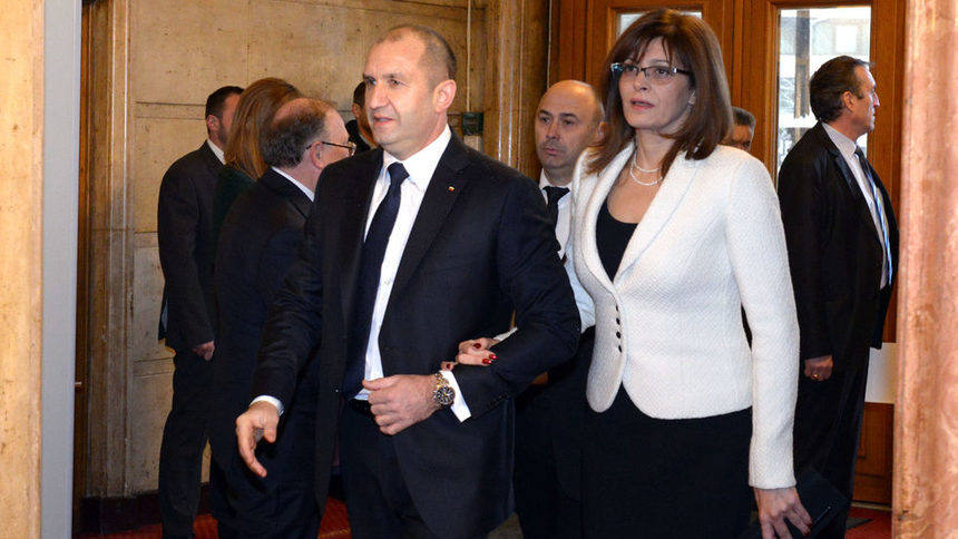 Президентът Румен Радев и съпругата му Десислава Радева преди клетвата на Радев като държавен глава в парламента през януари 2017 г.
