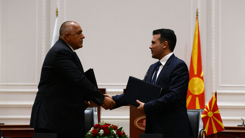 Премиерите на двете страни Бойко Борисов (вляво) и Зоран Заев договориха съвместното заседание на срещата си в Скопие през август.
