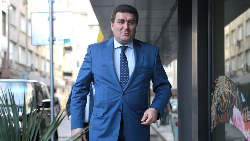 Председателят на Българската петролна и газова асоциация (БПГА) Валентин Златев след като бе разпитан в прокуратурата след жалба на лидера на "Воля" Веселин Марешки.