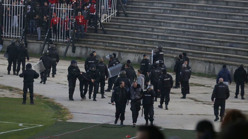 Двама руснаци били в основата на ексцесиите на мача в Пловдив, единадесет души са задържани