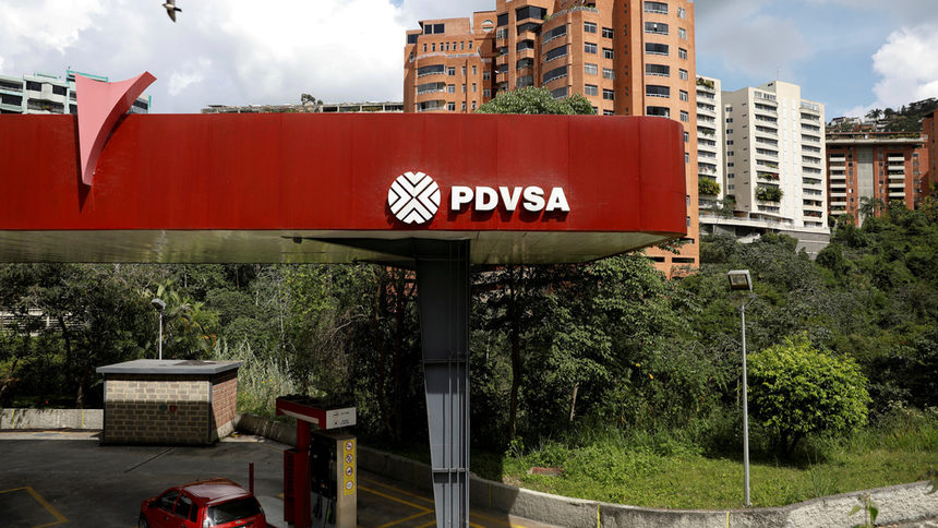 Венецуела ще засили участието на военни в петролната си компания