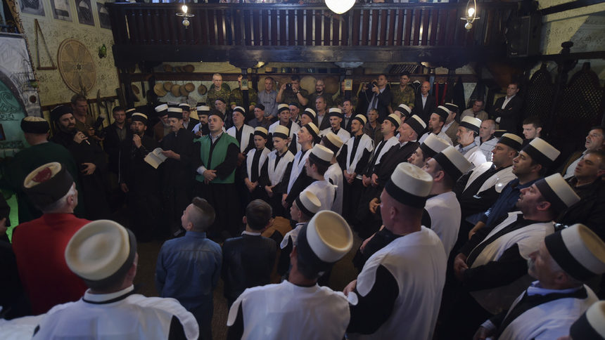 Дервиши в Косово празнуват Новруз - индоиранската Нова година. Суфистките ордени са разпространени из целия ислямски свят - от Индонезия през Близкия Изток и Африка до Западните Балкани.