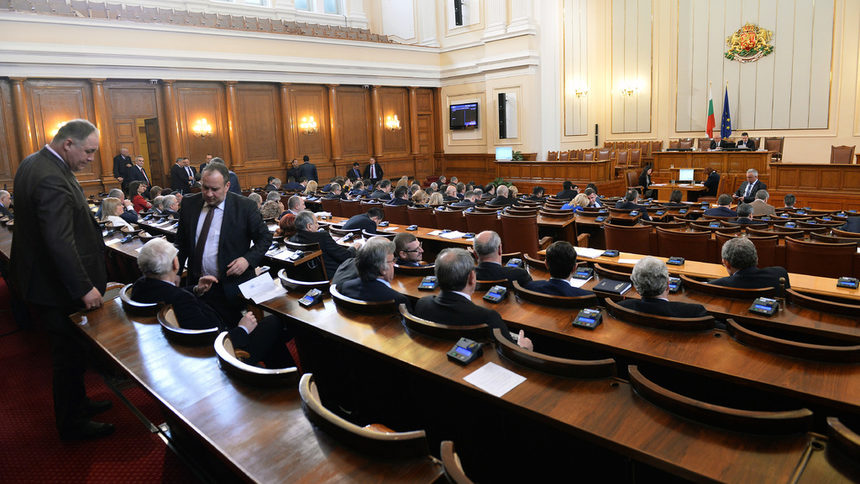 Приходи за 24 млрд. лв. и разходи за 12 млрд. лева заложи парламентът в Бюджет 2018