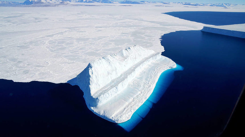 Поддръжници на теорията за плоската Земя планират антарктическа експедиция до края на света