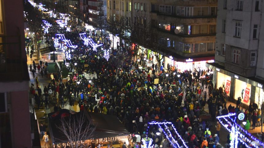Хиляди излязоха на протести "против" и "за" промените в режима на парк "Пирин" (допълнена в 20.32)