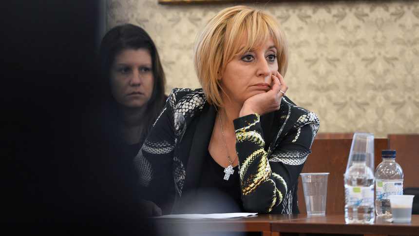 Мая Манолова