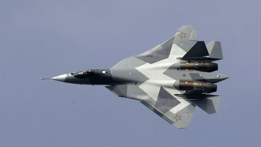 Т-50 (проектното име на Су-57), заснет по време на демонстрации през 2011 г.