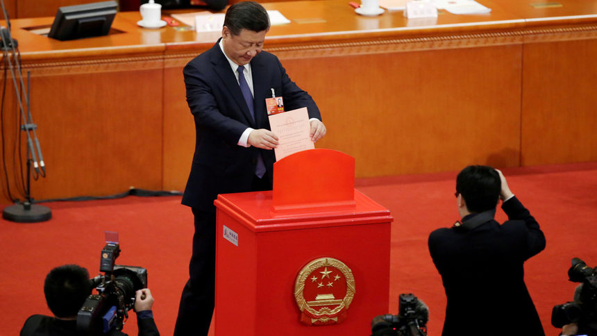 Президентът Си Цзинпин участва в гласуването.