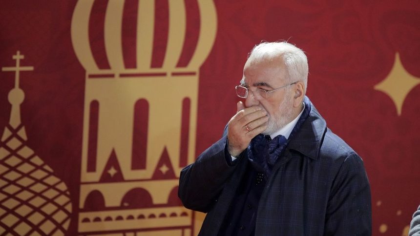 Савиди стана скандално известен тази пролет заради нахлуването му с пистолет на терена на футболен мач на неговия отбор в Солун.