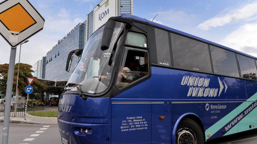 Автобус с 29 пътници на "Юнион ивкони" е закъсал във Франция