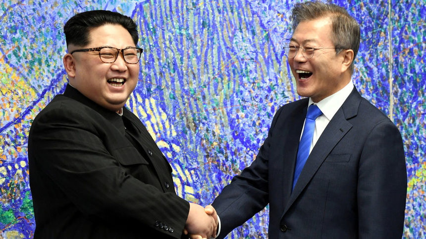 Севернокорейският лидер Ким Чен-ун и южнокорейският президент Мун Дже-ин.