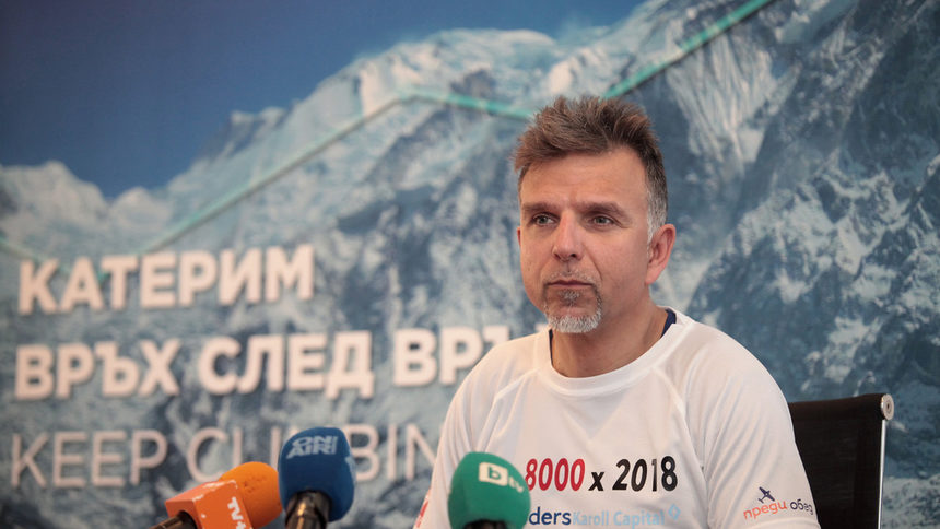 Трима шерпи и трима спасители търсиха Боян Петров във втория ден на спасителната операция