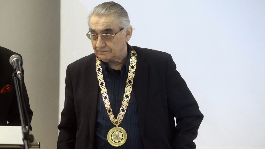 Почина Светлин Русев