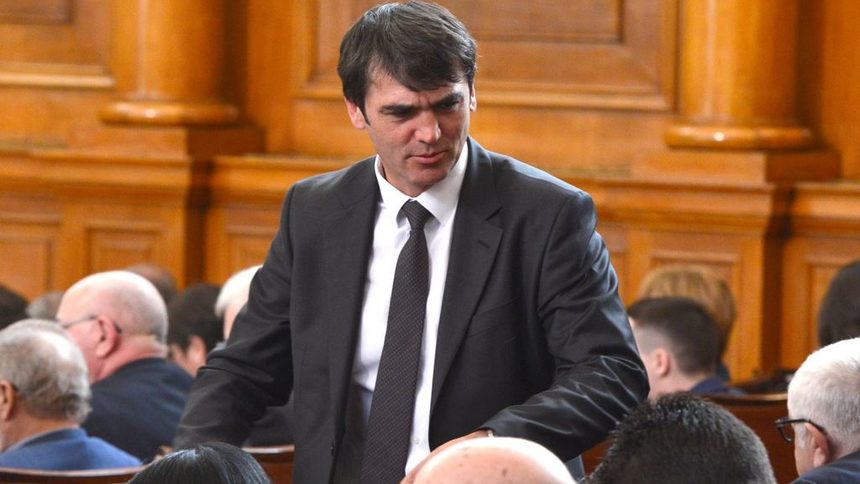 Агенцията за българите в чужбина има твърде големи права, каза шефът на парламентарна комисия
