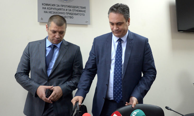 Председателят на антикорупционната комисия Пламен Георгиев (вдясно) и заместникът му Антон Славчев