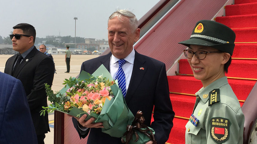 За пръв път от четири години американски военен министър е в Китай