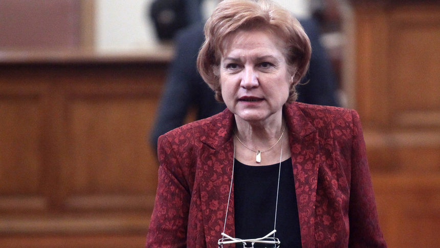 Председателят на парламентарната бюджетна комисия Менда Стоянова е основен вносител на изменението и казва, че действа съгласувано с Министерството на финансите.