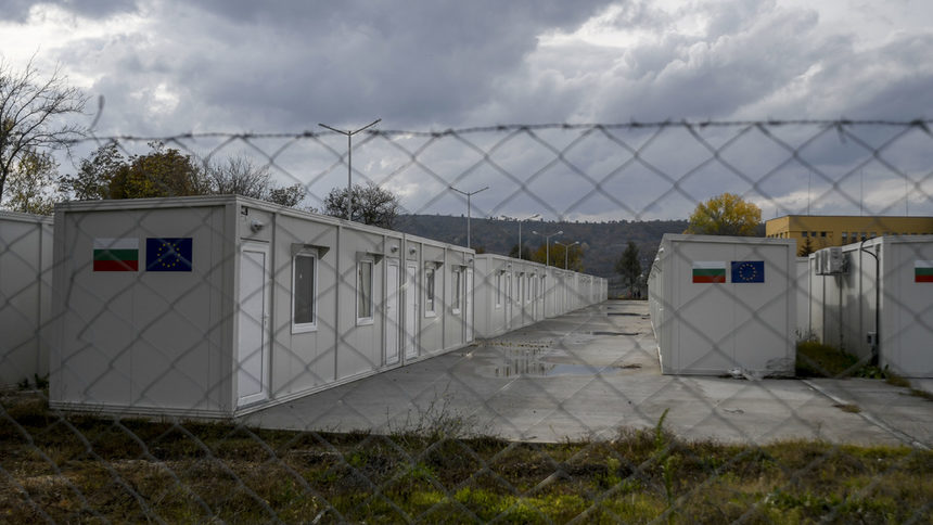 Регистрационно-приемателният център в Харманли е най-големият лагер в България и също е пълен на 15%