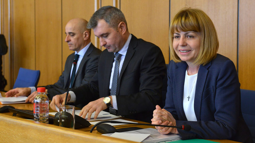 Йорданка Фандъкова, председателят на общинския съвет Елен Герджиков и зам.-председателят Николай Стойнев.