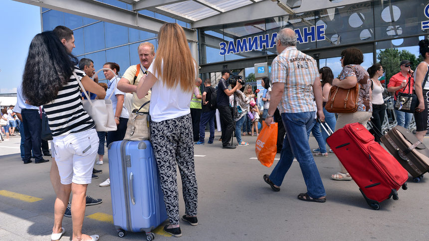 За месец цените на билетите за международни полети са се вдигнали с 9.5%.