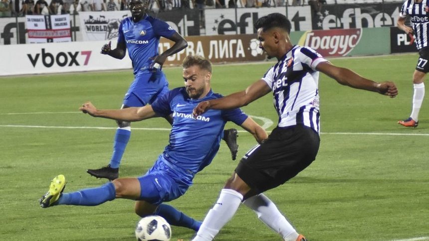 Победната серия на "Левски" спря след загуба от "Локомотив" в Пловдив
