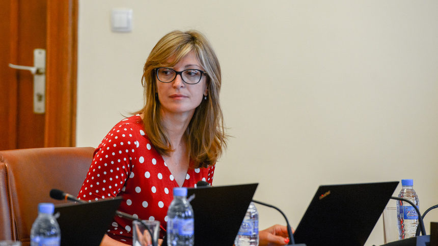България е първа в ЕС по дял на жените в ИТ сектора, похвали се Екатерина Захариева