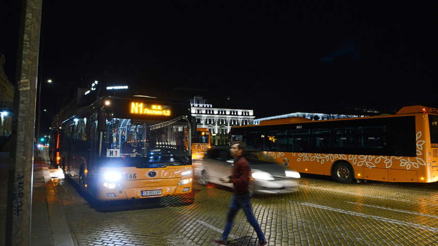 Над 700 пътници се возят в софийския нощен градски транспорт през уикенда