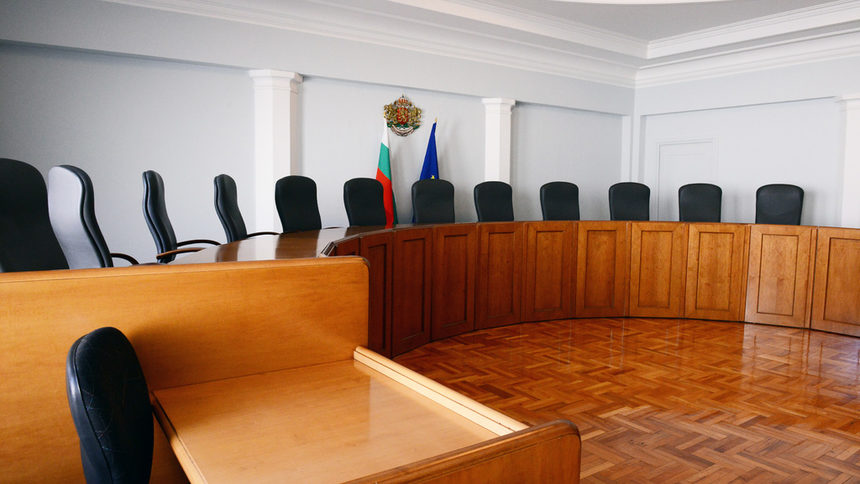 На 13 ноември трябва да положат клетва новоизбраните членове на КС от съдебната, президентската и парламентарната квота