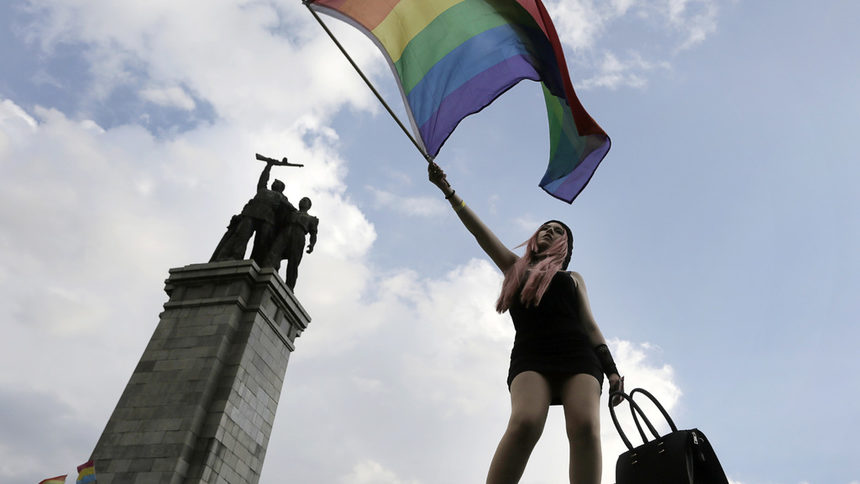 Родителите ни са предимно хомофоби, казват деца в анкета в България